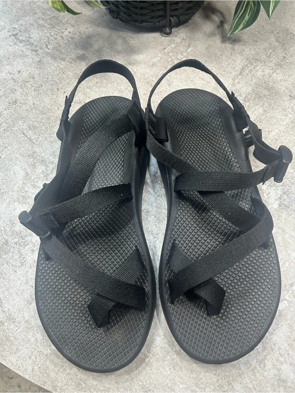 Chaco Men’s Size 13  Black Strappy Comfort Sandals